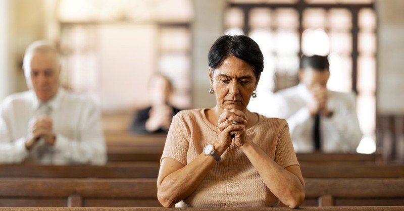 people in church to illustrate seventh-day adventist congregation